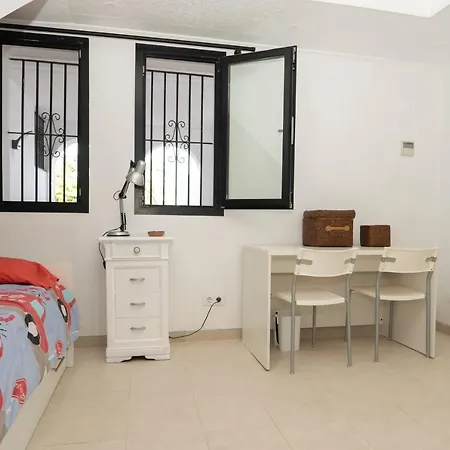 Spacious Duplex With Garden *
