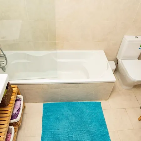 Spacious Duplex With Garden דירה סוטוגרנדה