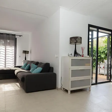 Spacious Duplex With Garden 公寓 *